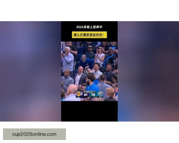 多尔特突破上篮重摔倒地受伤 已返回更衣室接受检查